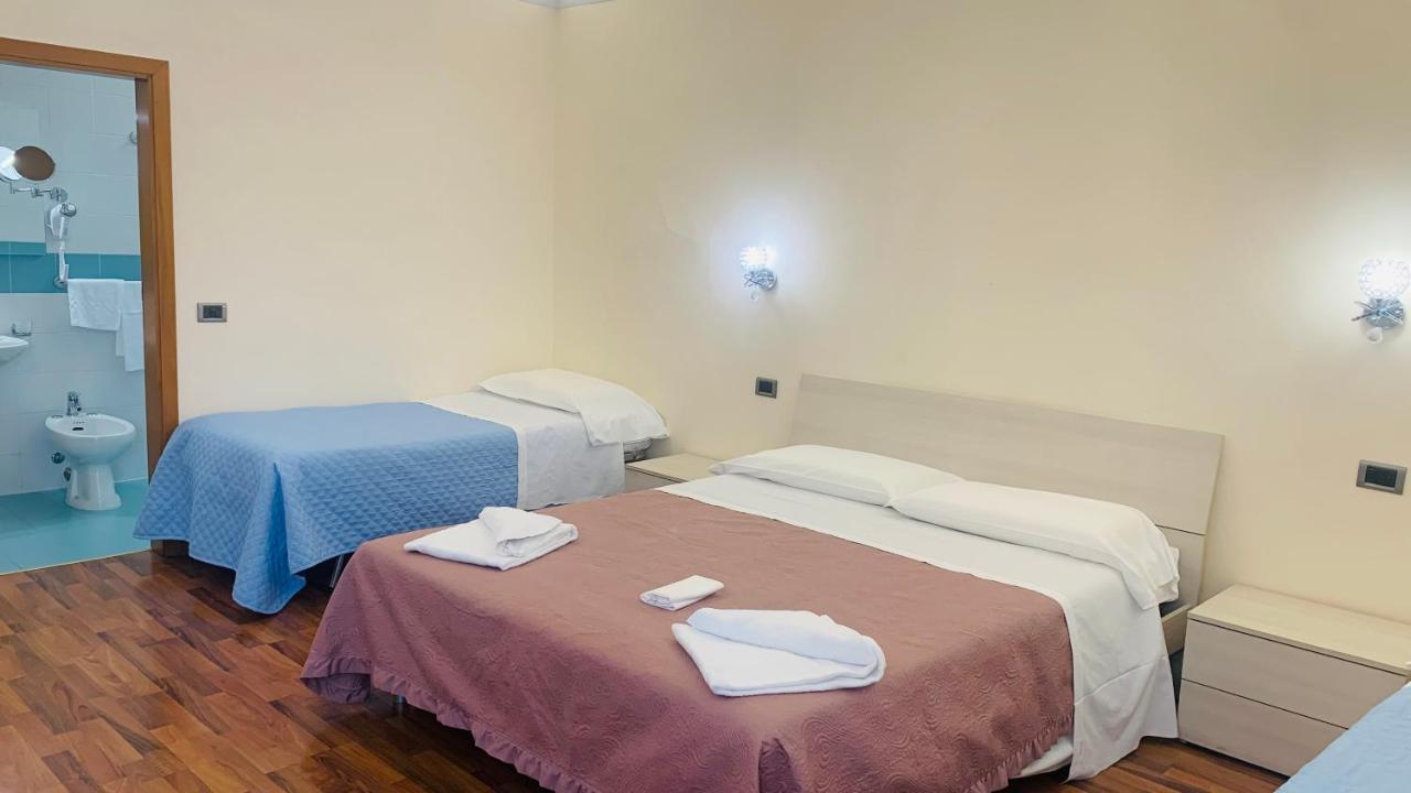 PICCOLO HOTEL Con Access ZTL !!! Ɲel Ƈentro Storico di Ƒirenze !!! Esterno foto