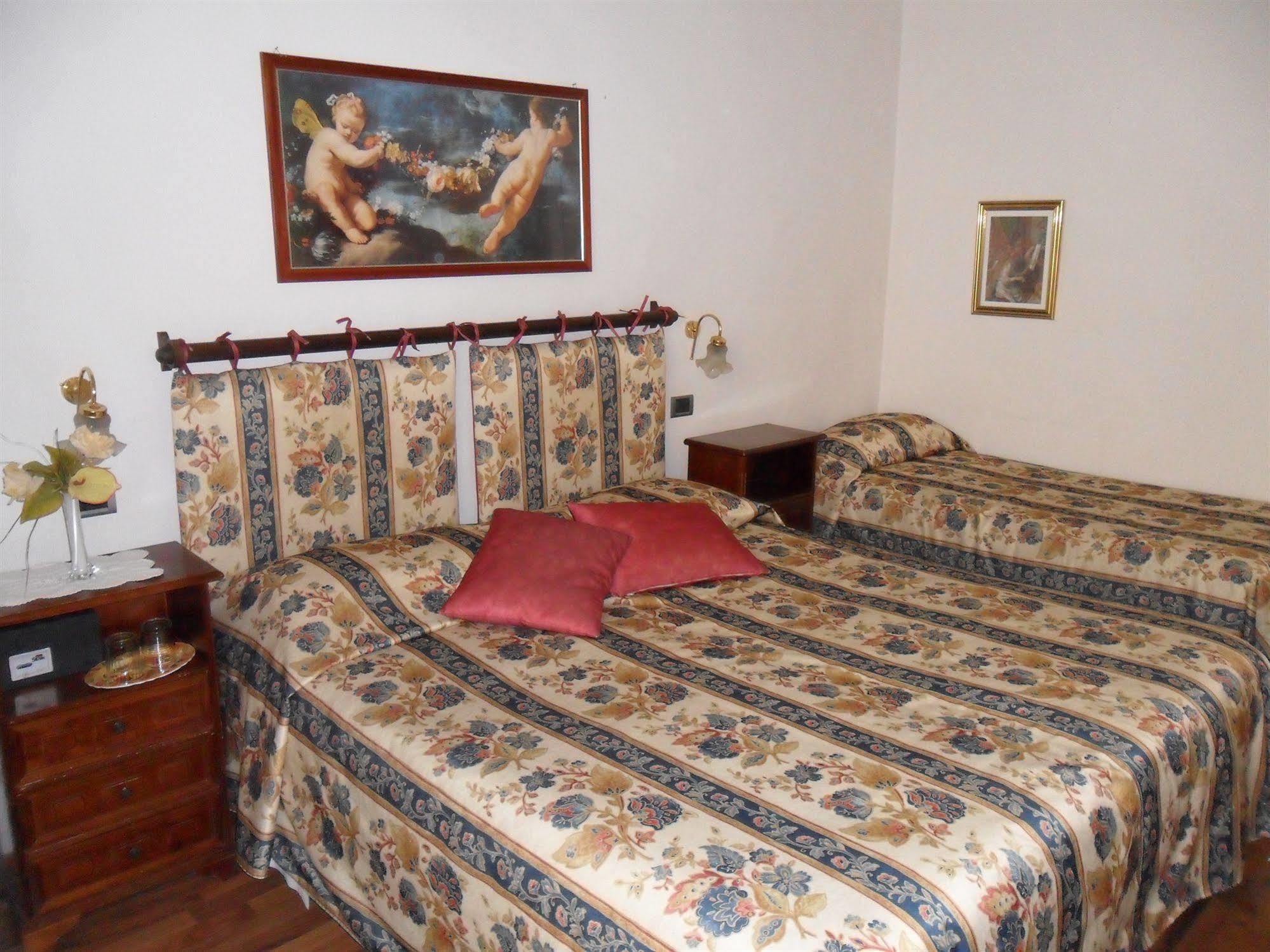 PICCOLO HOTEL Con Access ZTL !!! Ɲel Ƈentro Storico di Ƒirenze !!! Esterno foto