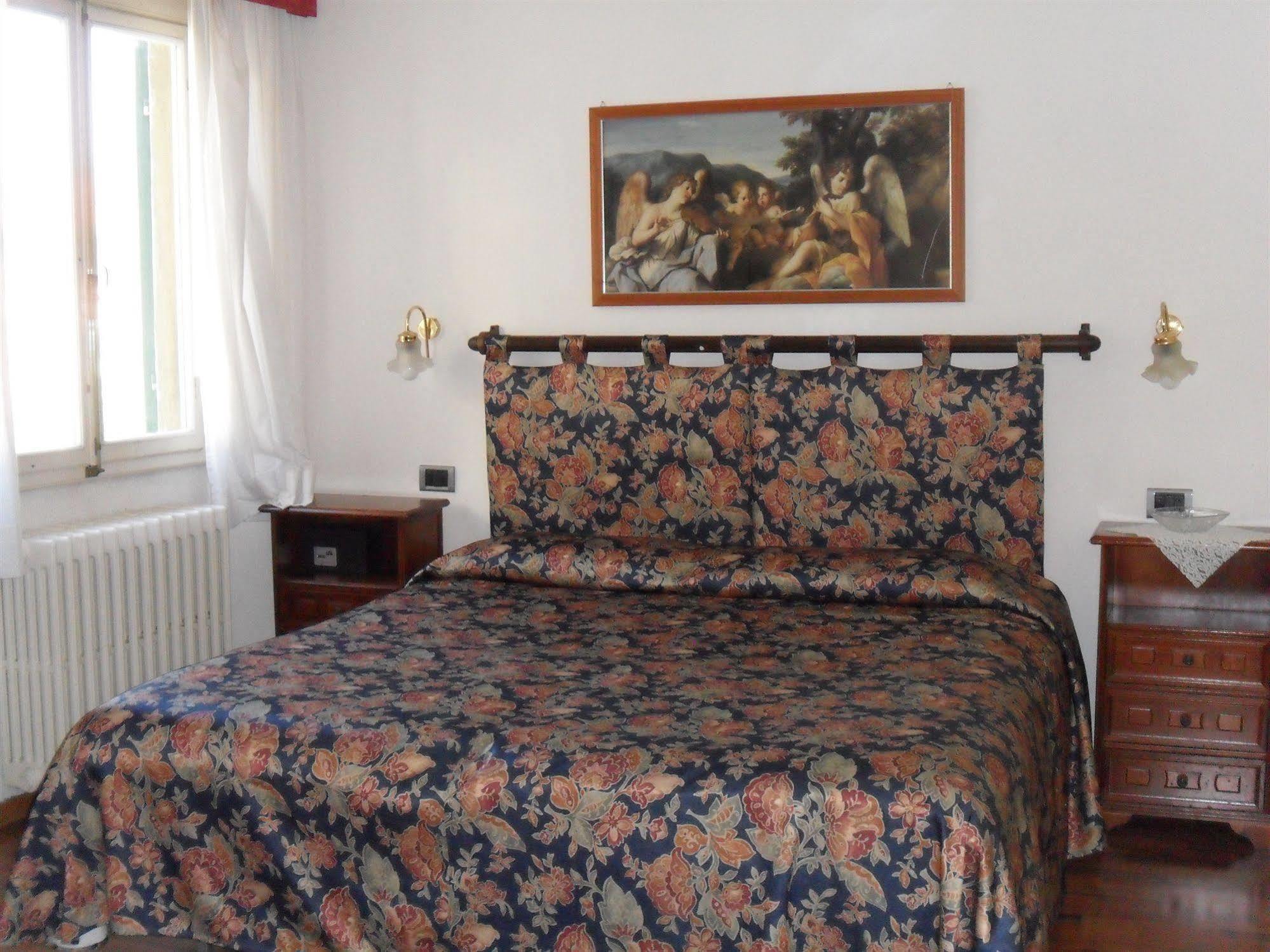 PICCOLO HOTEL Con Access ZTL !!! Ɲel Ƈentro Storico di Ƒirenze !!! Esterno foto