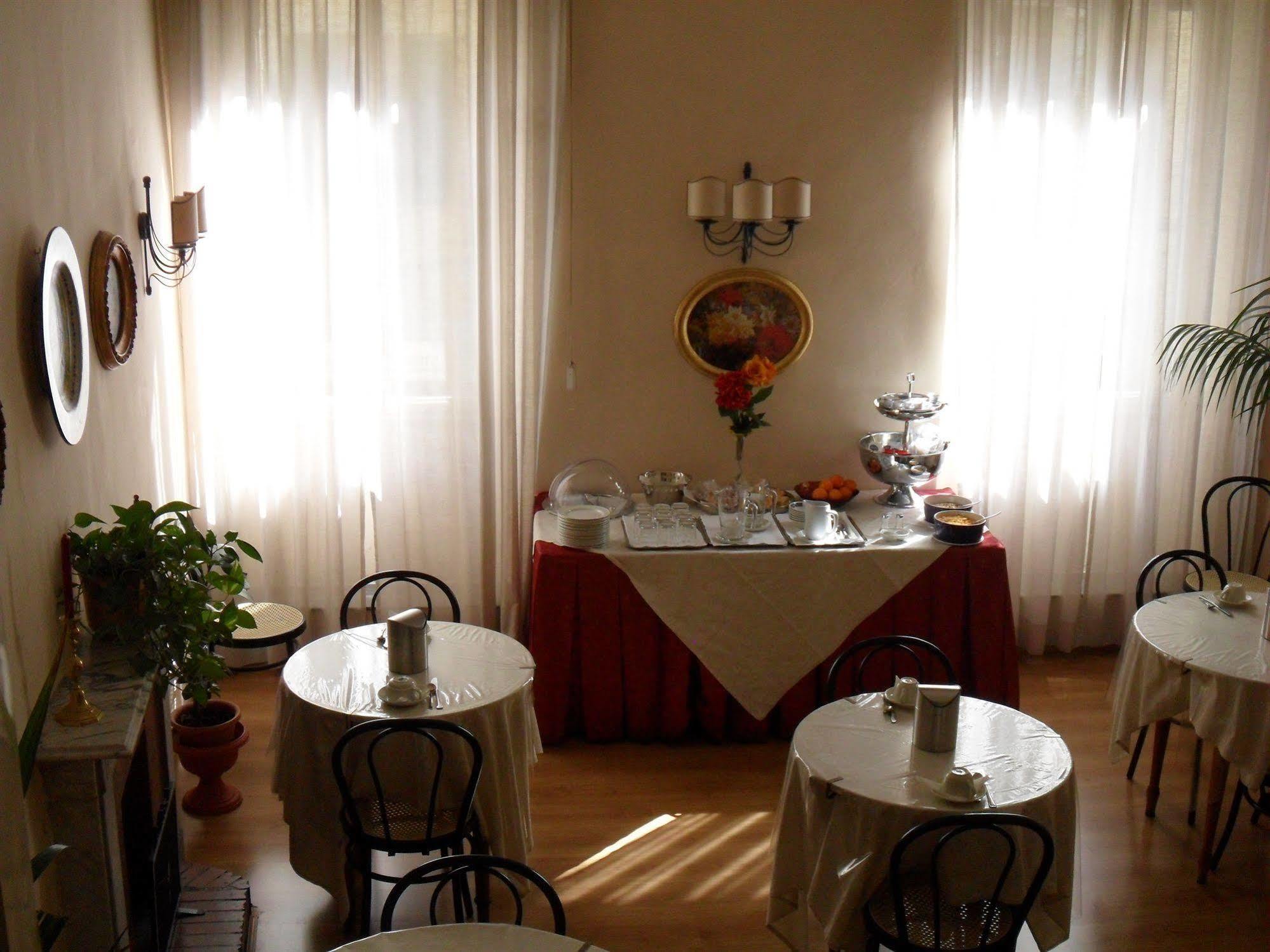 PICCOLO HOTEL Con Access ZTL !!! Ɲel Ƈentro Storico di Ƒirenze !!! Esterno foto
